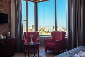 ラグジュアリー ダブルルーム シティビュー | 高級寝具、セレクト コンフォート製ベッド、セーフティボックス (室内)、遮光カーテン