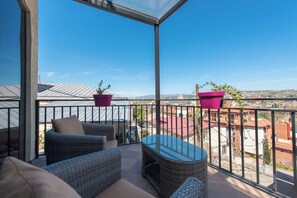 デラックス ダブルルーム シティビュー | テラス / パティオ