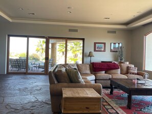 Smart TV, fireplace, stereo