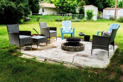 Near i-90 and shopping, entertainment as well as being close to Black Hills Fun