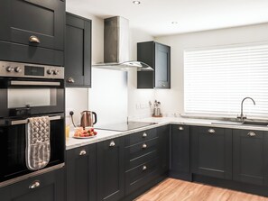 洗碗機、高腳椅