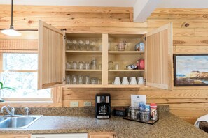 Interior - Cabin 82 - The Marshall - 6 bedrooms, sleeps 12, minutes from downtown Lexington (Lexington)