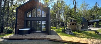 Tiny 1 (private hot tub)