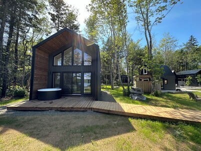 Tiny 1 (private hot tub)