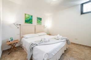 3 chambres, coffre-fort, fer et planche à repasser, lit de bébé portatif