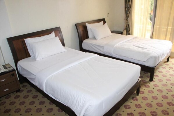 Deluxe Room, Garden View | 1 bedroom, desk, laptop workspace, iron/ironing board - Karibu Stay (Muhoza)