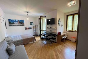 1 habitación, tabla de planchar con plancha, wifi y ropa de cama 