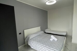 1 bedroom, bed sheets