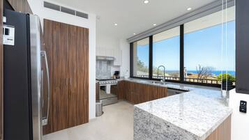 Batterie de cuisine, vaisselle et ustensiles