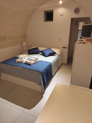 1 habitación, wifi y ropa de cama