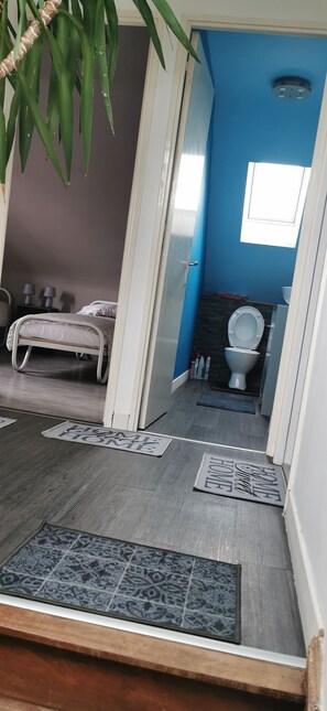 3 habitaciones, tabla de planchar con plancha y wifi gratis 