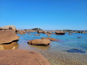Beach - Location Maison Bien Située Avec Jardin Clos. Animaux de Compagnie Acceptés (Rospez)