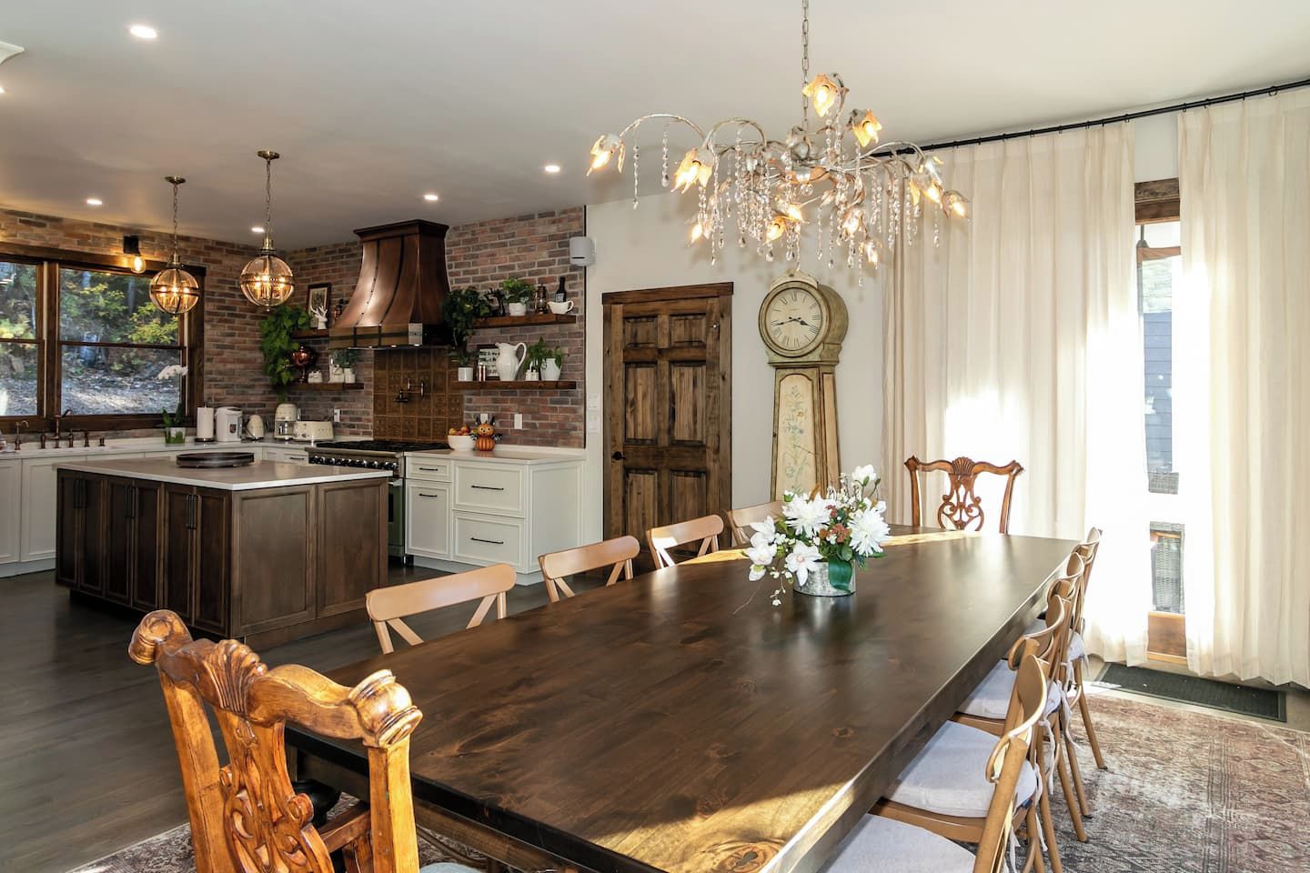 10 foot dining table seats 12-14 comfortably. 