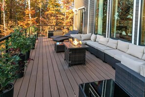 Plenty of sitting space, Bose sound system with blue tooth connection. - Mountain Retreat, 6000 Sq. Feet of Luxury and Fun (Campton)