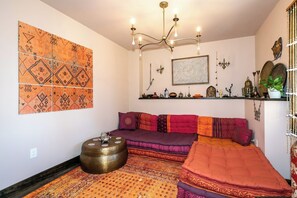 Moroccan theme meditation room adjacent to the sauna and steam room. Has a full size murthy bed. - Mountain Retreat, 6000 Sq. Feet of Luxury and Fun (Campton)
