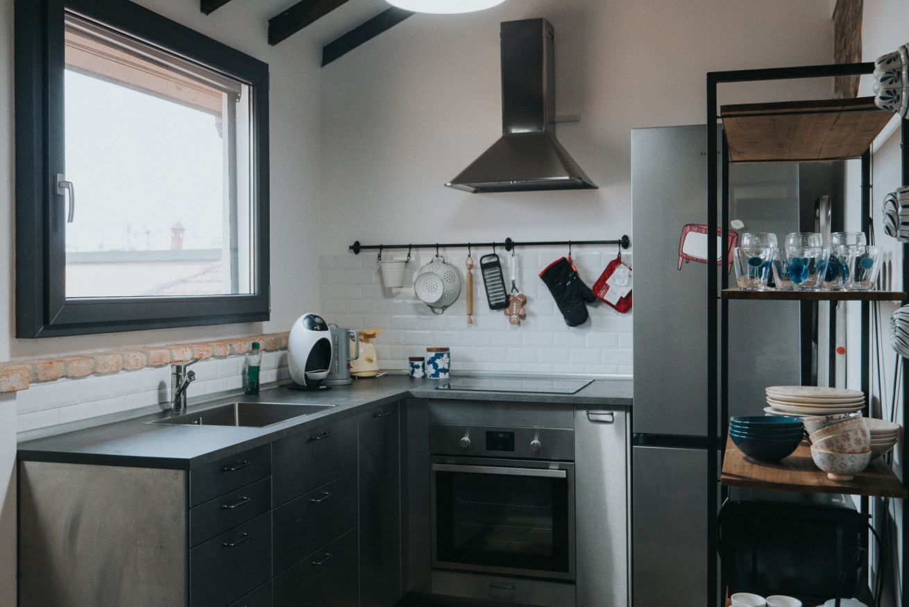 Kühlschrank, Ofen, Herdplatte, Geschirrspüler