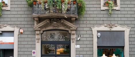 تفاصيل الفندق من الخارج