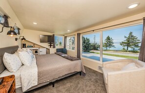 Iron/ironing board, WiFi - Eagle's Nest - 2nd floor, stairs, King Bed. (Sequim)