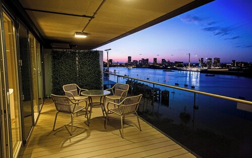 Waterfront - London Greenwich O2 Arena 2 Bed Apartment