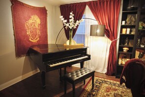 Interior - Harry Potter inspired vacation rental MINUTES from Seaworld, 6 Flags, & Lackland (San Antonio)