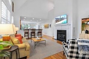 TV connectée, cheminée, table de tennis de table