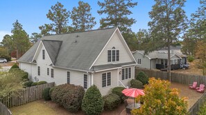 Exterior - NEW Putting Green / 5 Mins to Pinehurst / Sleeps 8 (Pinehurst)