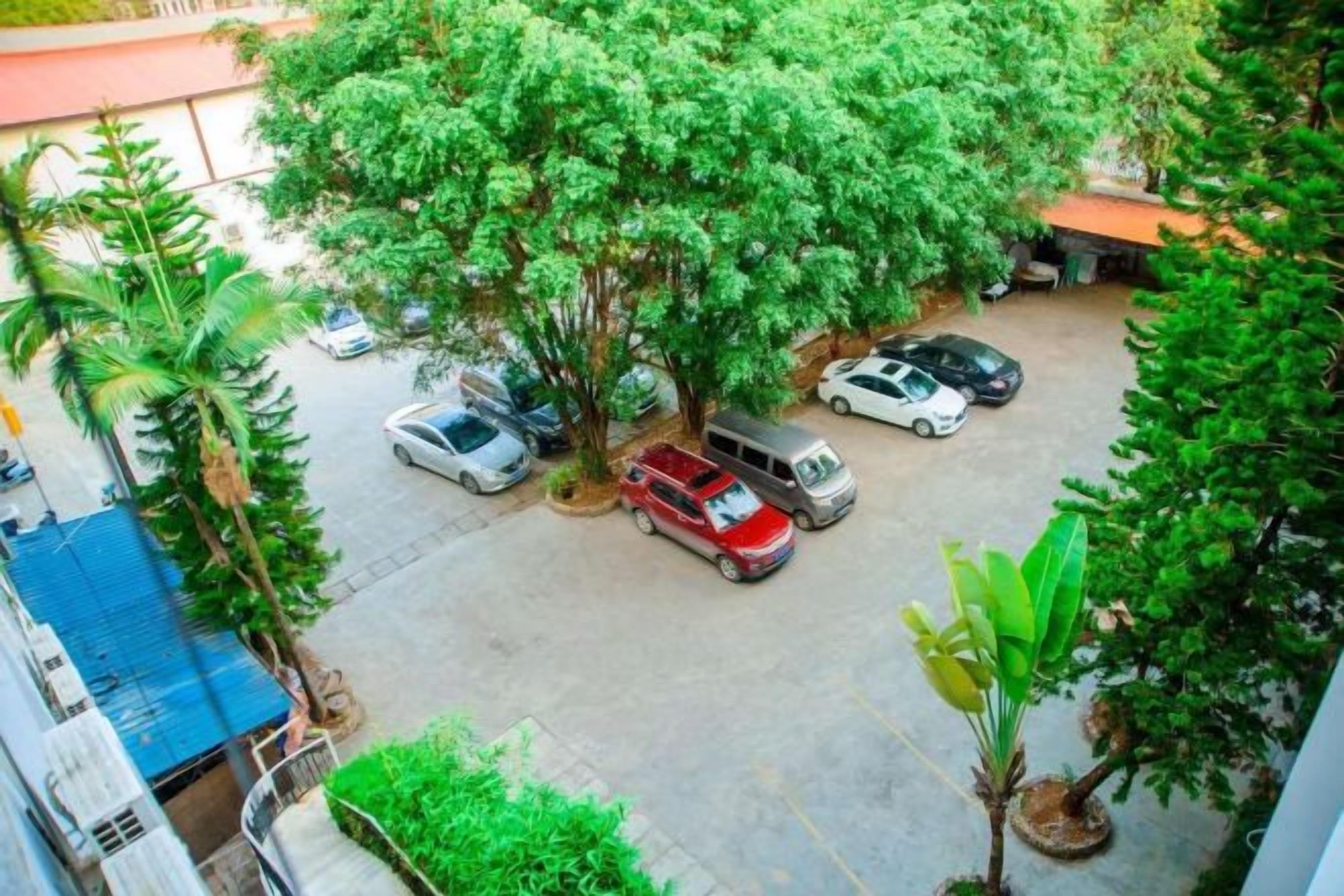 المنطقة المحيطة بالمنشأة