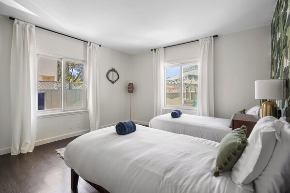 3 habitaciones, escritorio, tabla de planchar con plancha y wifi gratis 