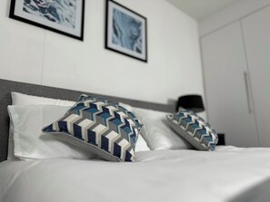 1 bedroom, iron/ironing board, WiFi, bed sheets - Luxurious City Centre Apartment with FREE Parking (Birmingham)
