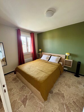 1 chambre, fer et planche à repasser, Wi-Fi, literie fournie