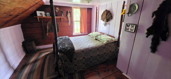 Hunter Suite, Upstairs, Shared Bath | Premium bedding, desk, laptop workspace, iron/ironing board - Josiah Keith House (Easton)