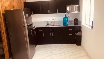 Talheres/pratos/utensĂlios de cozinha