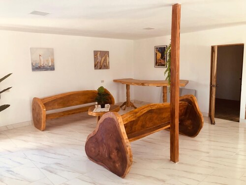 Cozy 1-bedroom apartment with AC and WiFi in charming Crucita