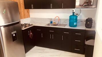 Cookware/dishes/utensils