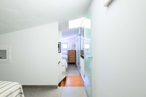 2 bedrooms, iron/ironing board, travel cot, free WiFi