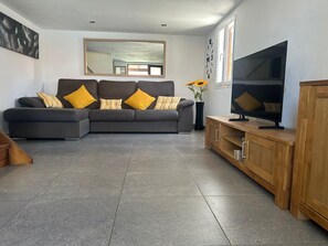 Smart TV, table tennis