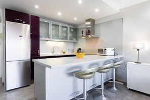 Microwave, oven, stovetop, dishwasher - Home2Book Seafront of La Arena Beach Apt, Pool (Puerto Santiago)