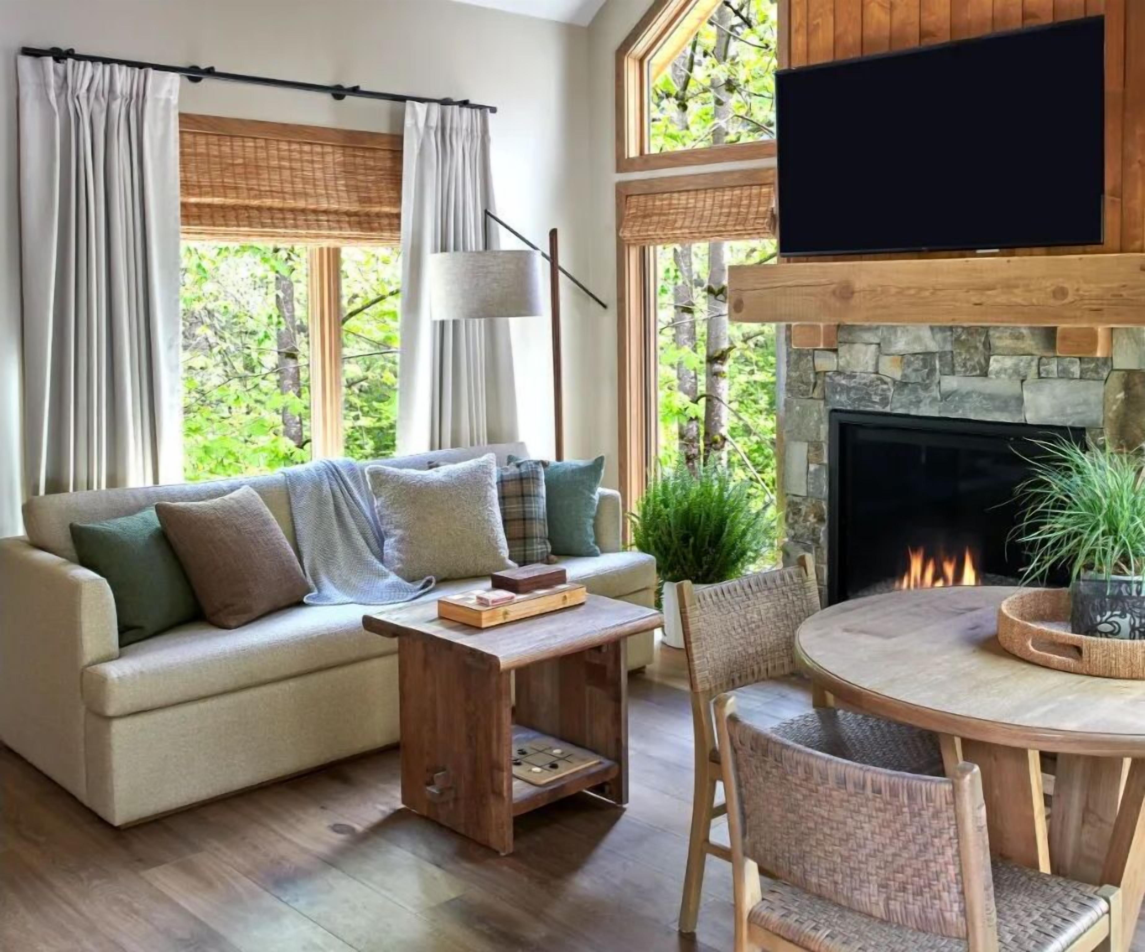 TV, fireplace, offices