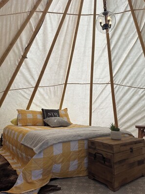 1 bedroom, bed sheets