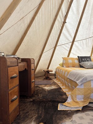 1 多间卧室、床单