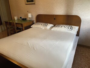 1 camera, ferro/asse da stiro, Wi-Fi, lenzuola