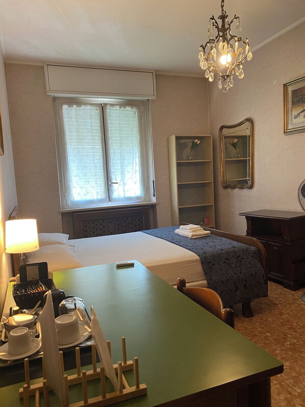 1 chambre, fer et planche à repasser, Wi-Fi, draps fournis