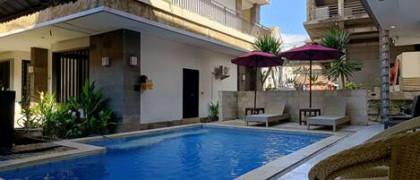 Kolam renang terbuka