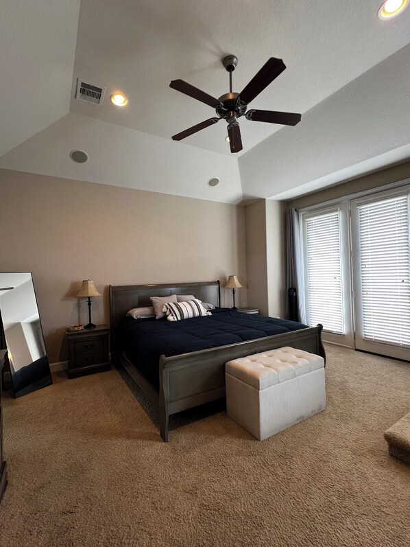 2 habitaciones, escritorio, tabla de planchar con plancha y wifi 