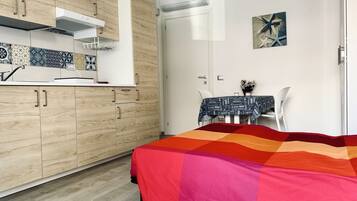 WiFi, bed sheets