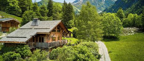 المنشأة من الخارج