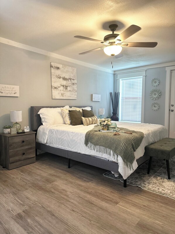 3 bedrooms, desk, iron/ironing board, travel cot - "Enjoy Comfort in Every Stay" (Shreveport)