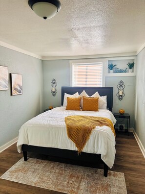 3 bedrooms, desk, iron/ironing board, travel crib - "Enjoy Comfort in Every Stay" (Shreveport)