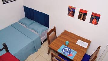 1 makuuhuone, työpöytä, Wi-Fi, vuodevaatteet