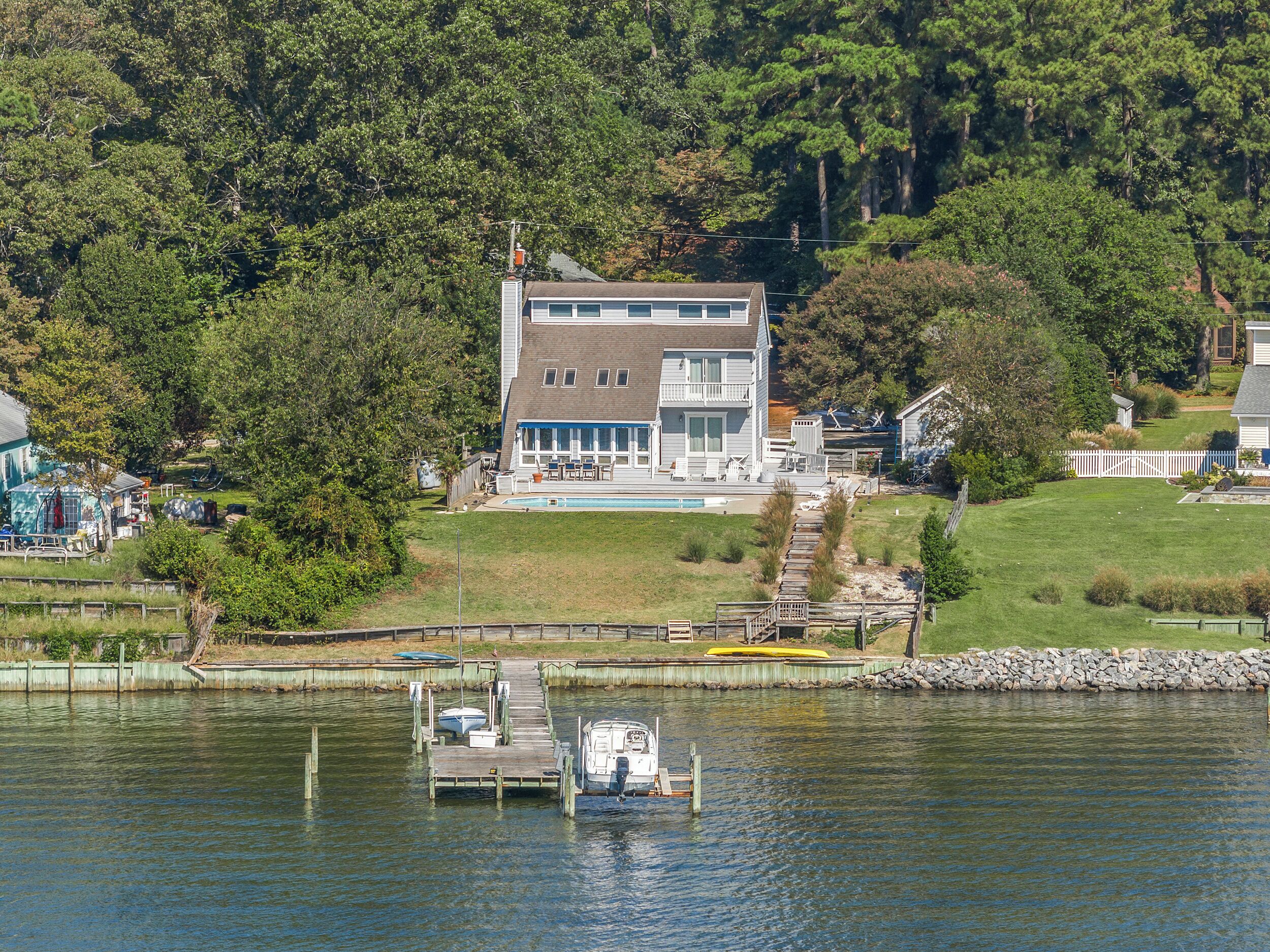 المنشأة من الخارج